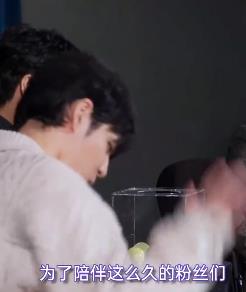不能笑的孤独粉丝见面会 海报 高清在线观看